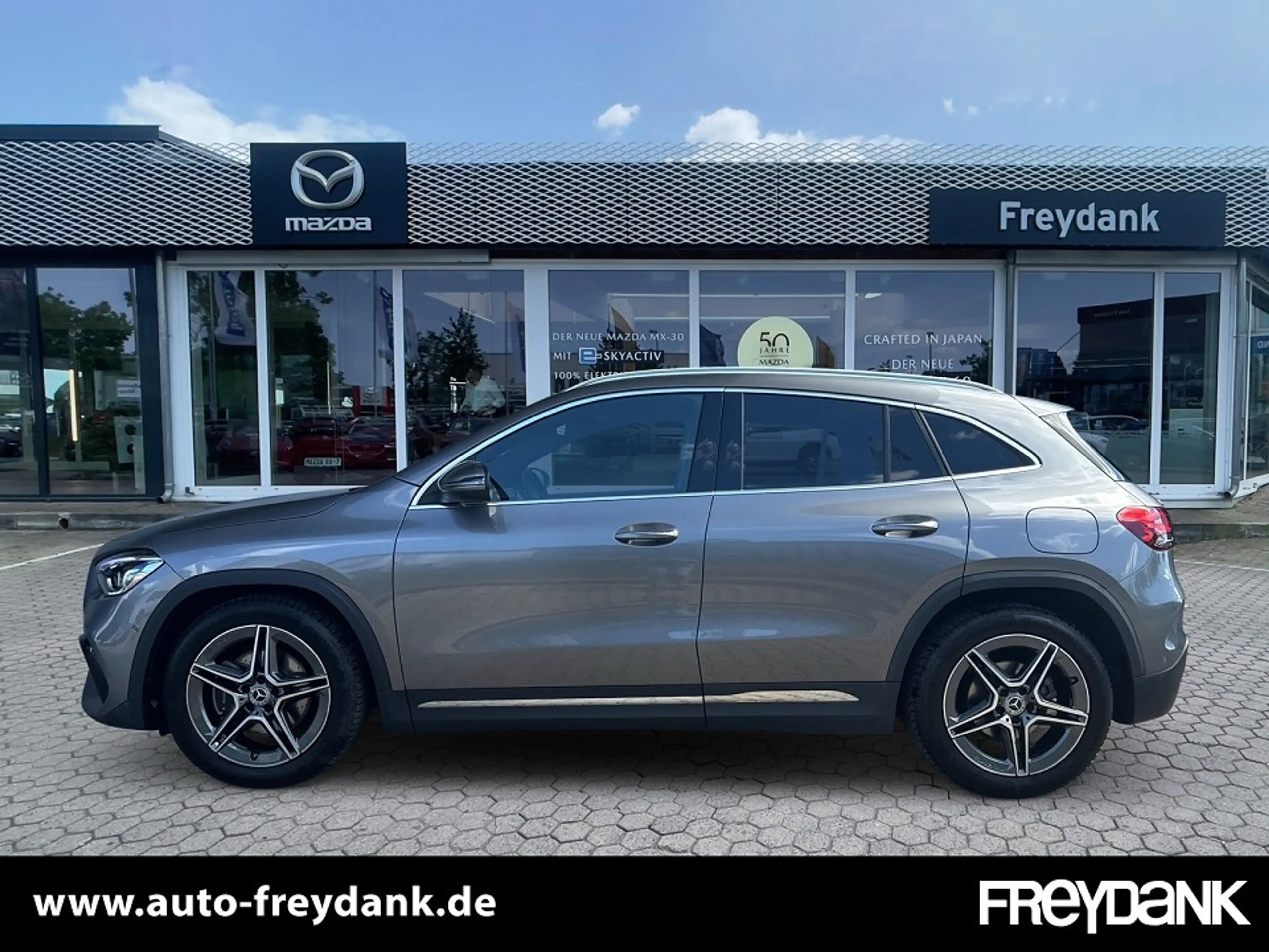 Mercedes-Benz GLA 200 Aut. AMG Line LED Keyless Park — photo 2