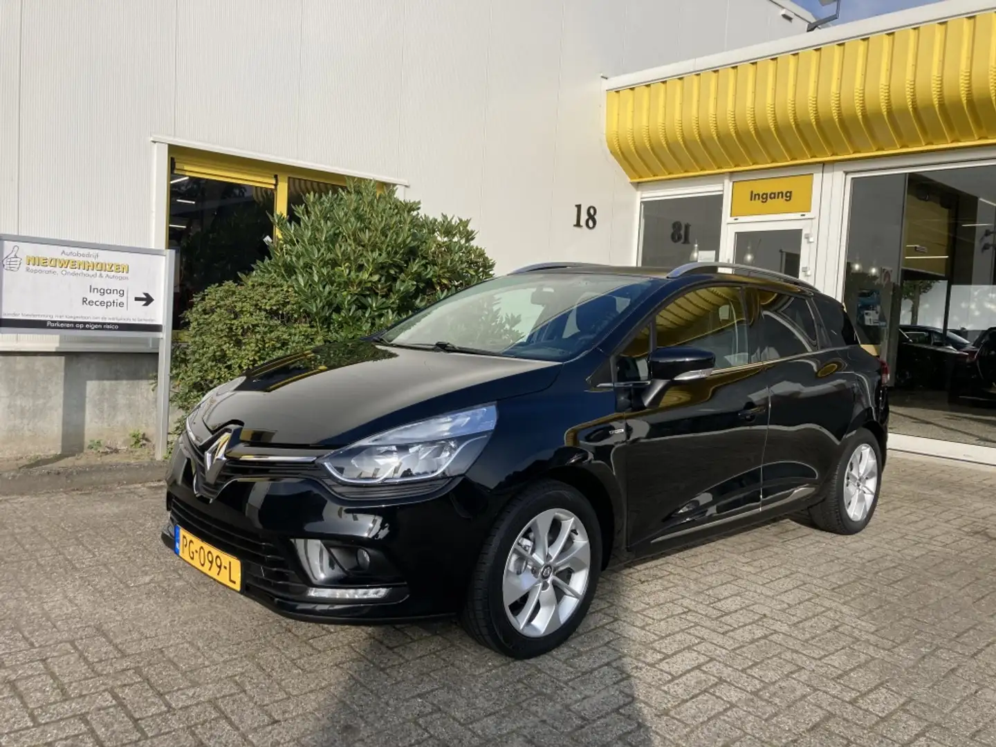 Renault Clio Estate 0.9 TCe Limited Airco Cruisecontrol Trekhaa Zwart - 1