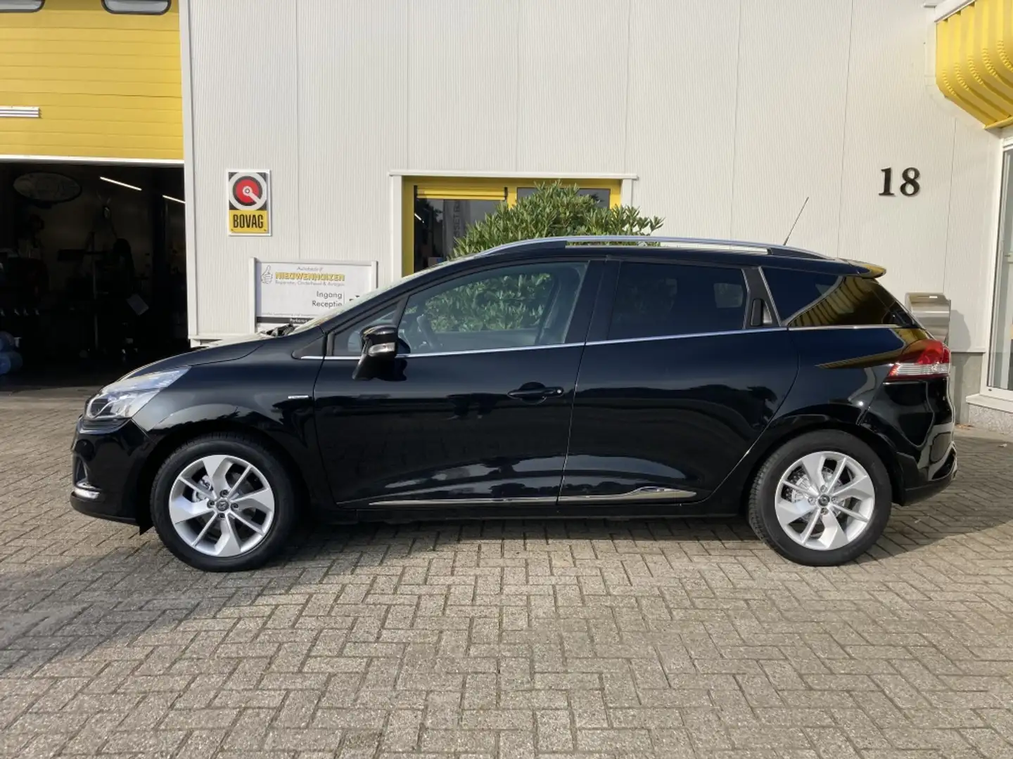 Renault Clio Estate 0.9 TCe Limited Airco Cruisecontrol Trekhaa Zwart - 2