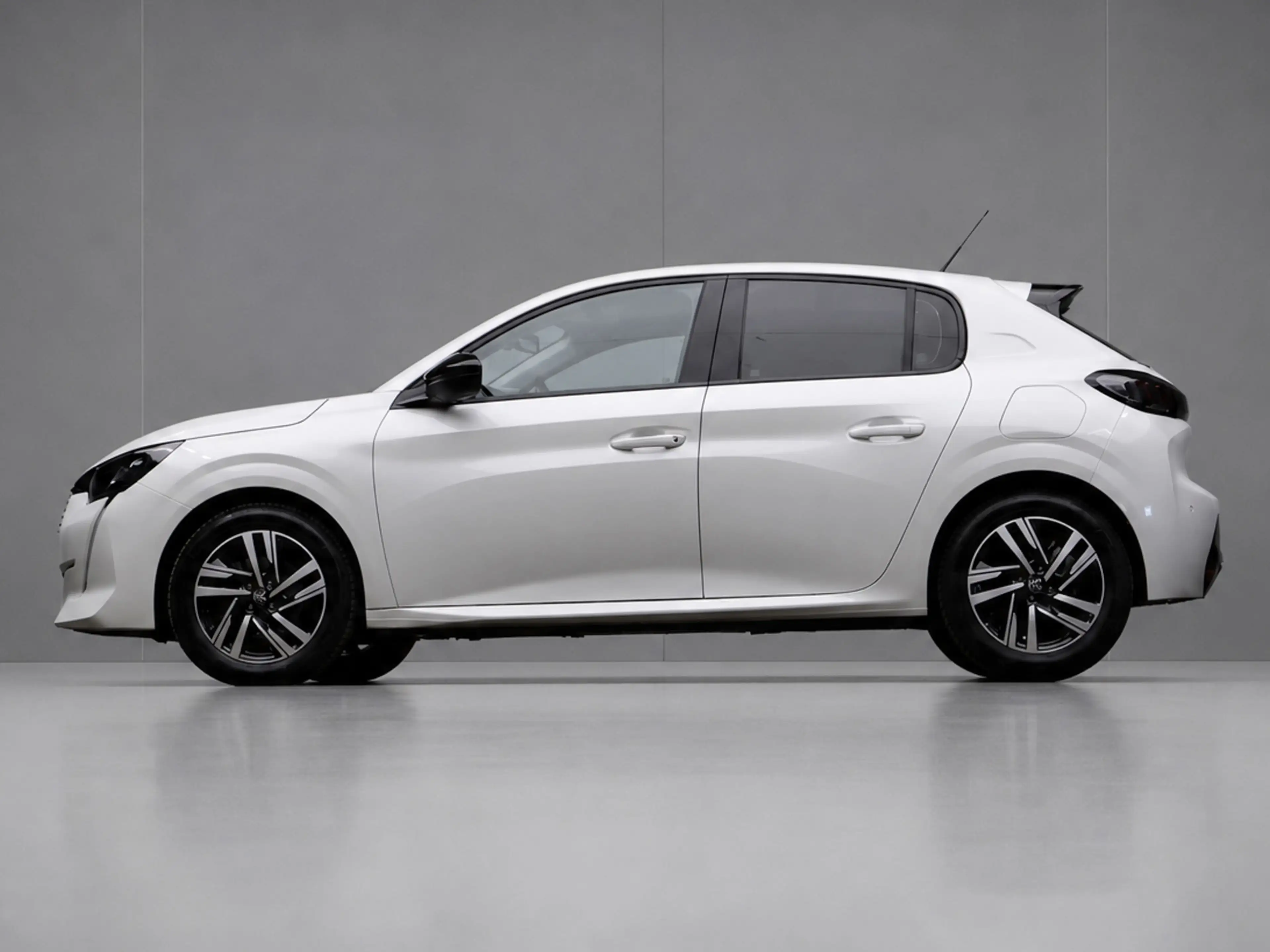 Peugeot 208 1.2 PureTech GT-line Sport (APPLE CARPLAY,NAVI,CAM