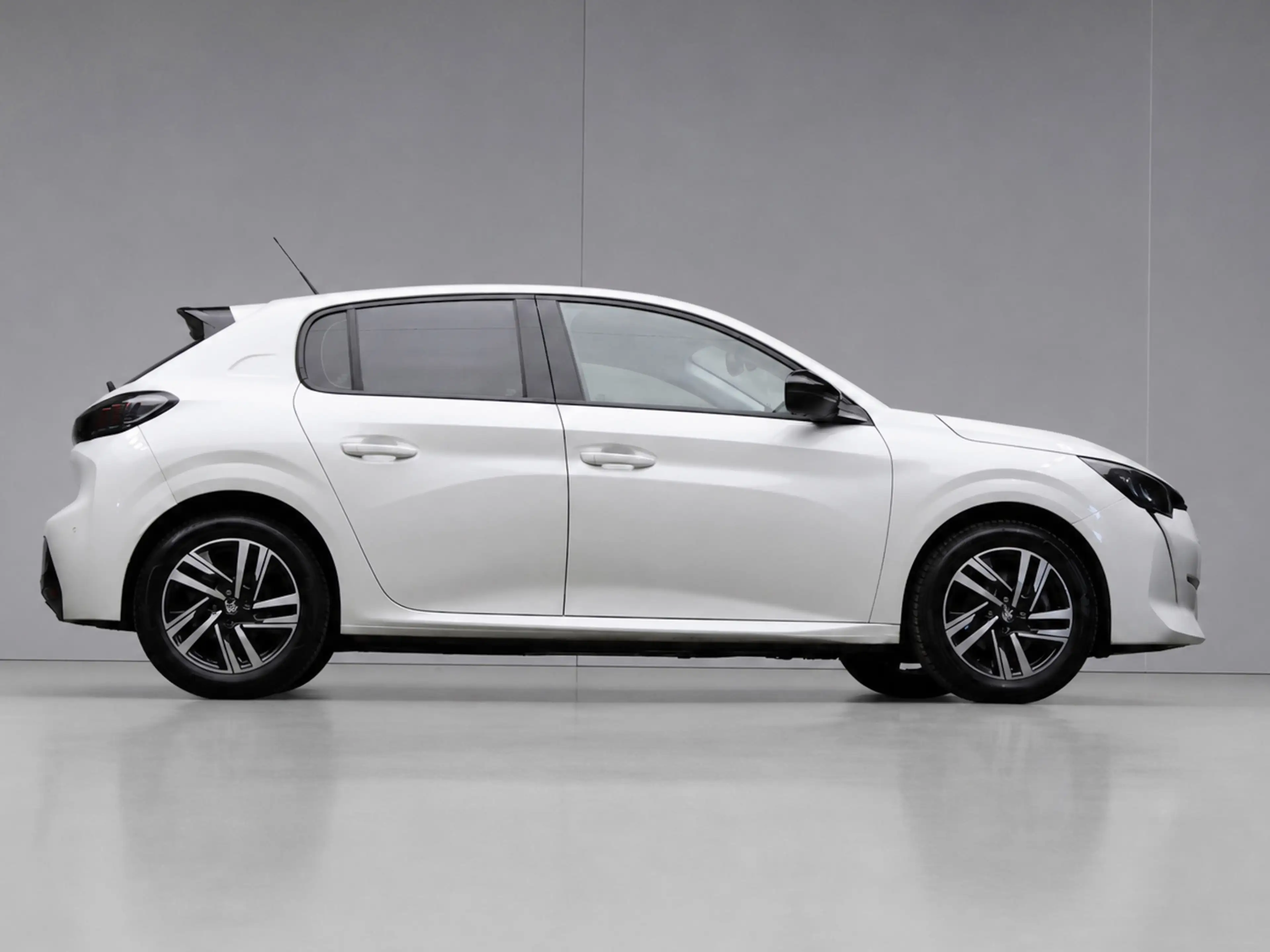 Peugeot 208 1.2 PureTech GT-line Sport (APPLE CARPLAY,NAVI,CAM — photo 6
