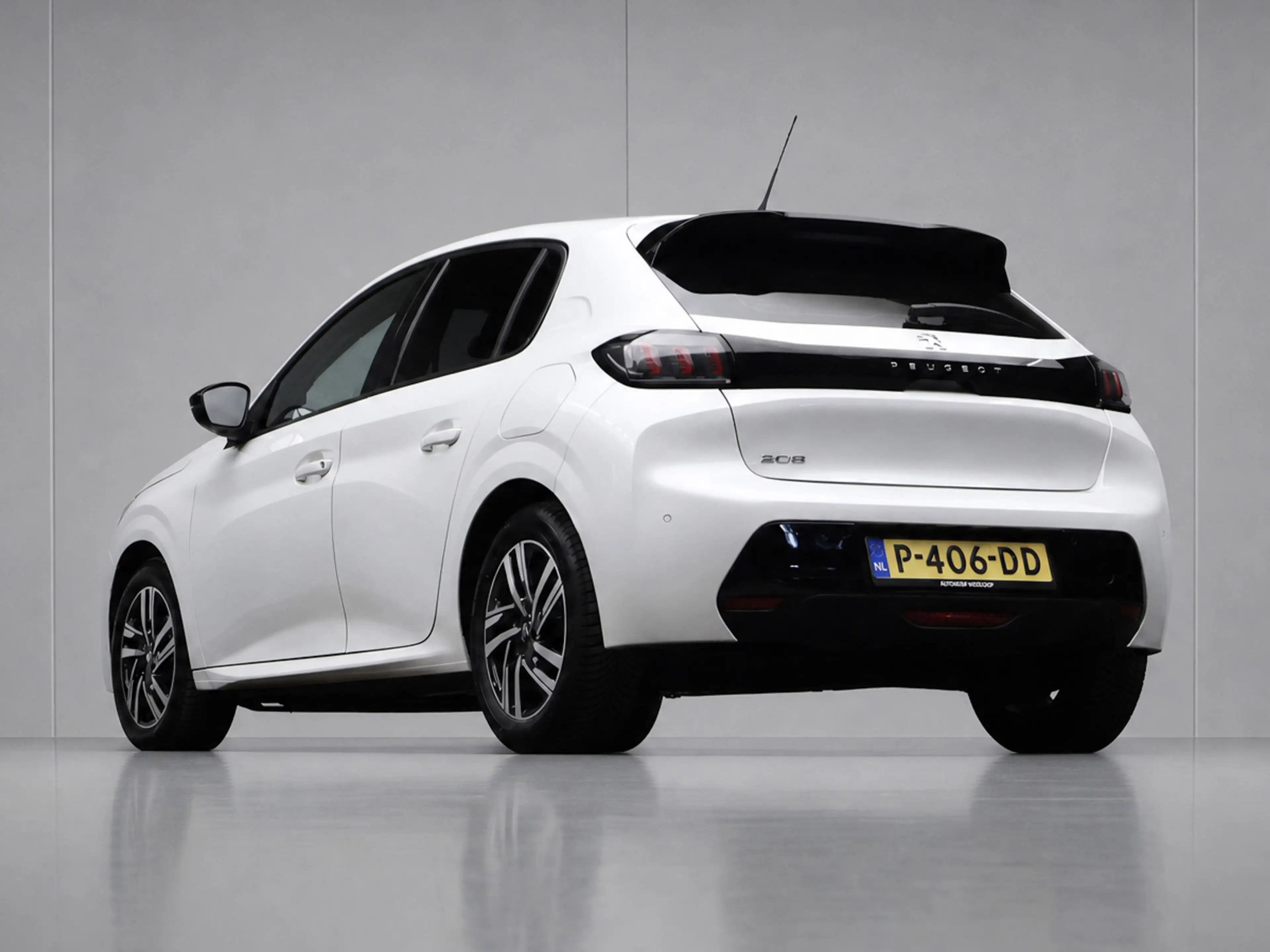 Peugeot 208 1.2 PureTech GT-line Sport (APPLE CARPLAY,NAVI,CAM — photo 4