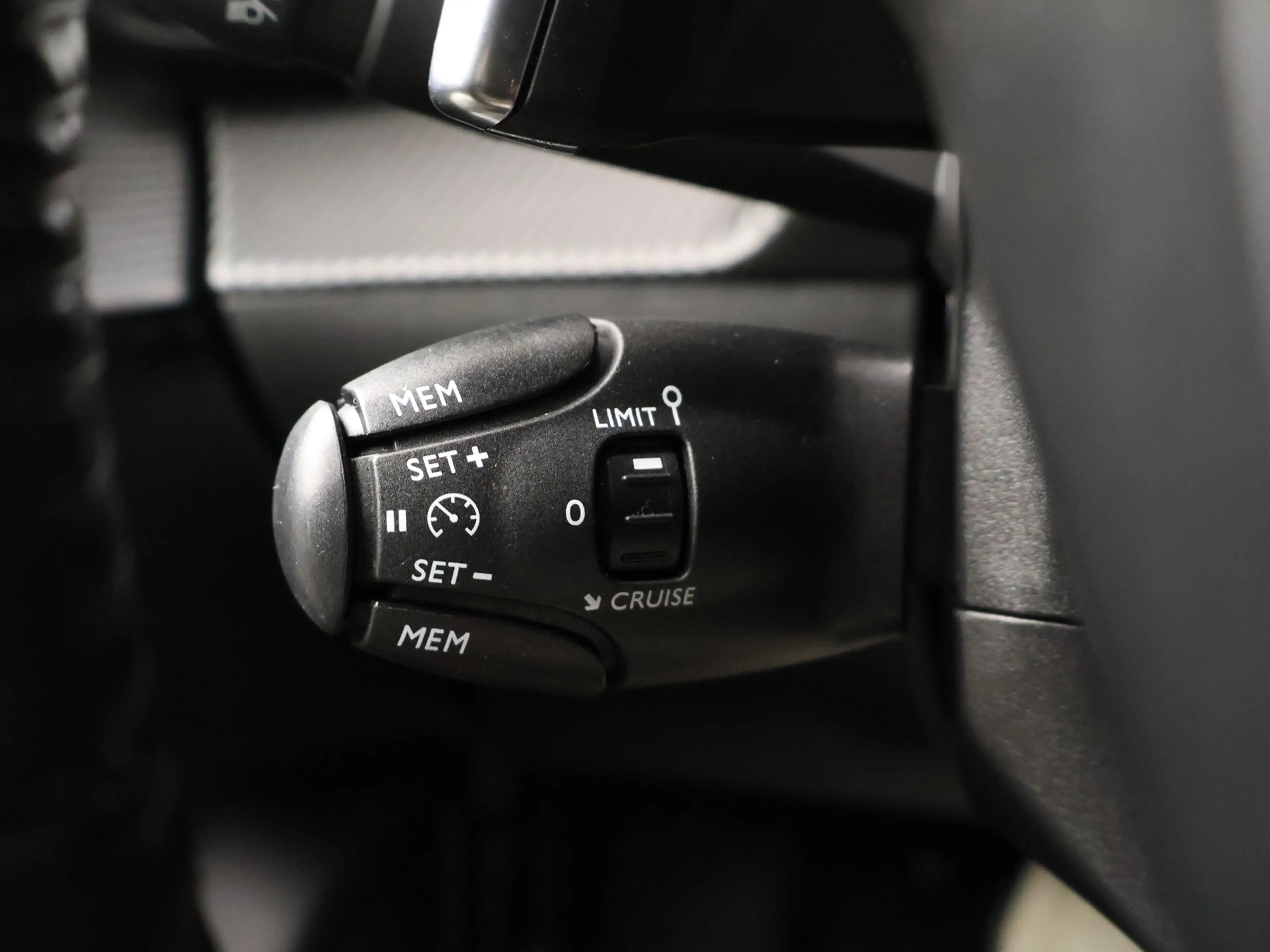 Peugeot 208 1.2 PureTech GT-line Sport (APPLE CARPLAY,NAVI,CAM — photo 9