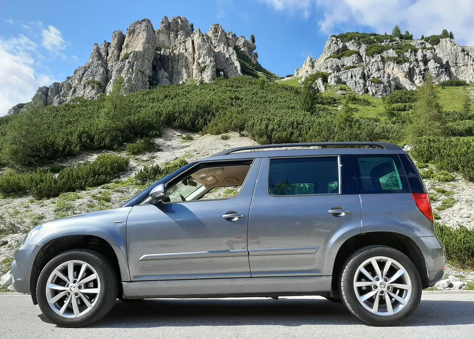 Skoda Yeti Yeti 1.2 TSI Drive Grau - 1