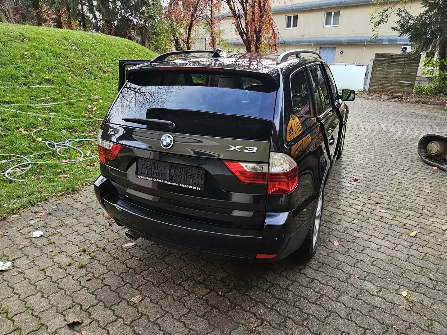 BMW X3 xDrive20d Aut. Schwarz - 2