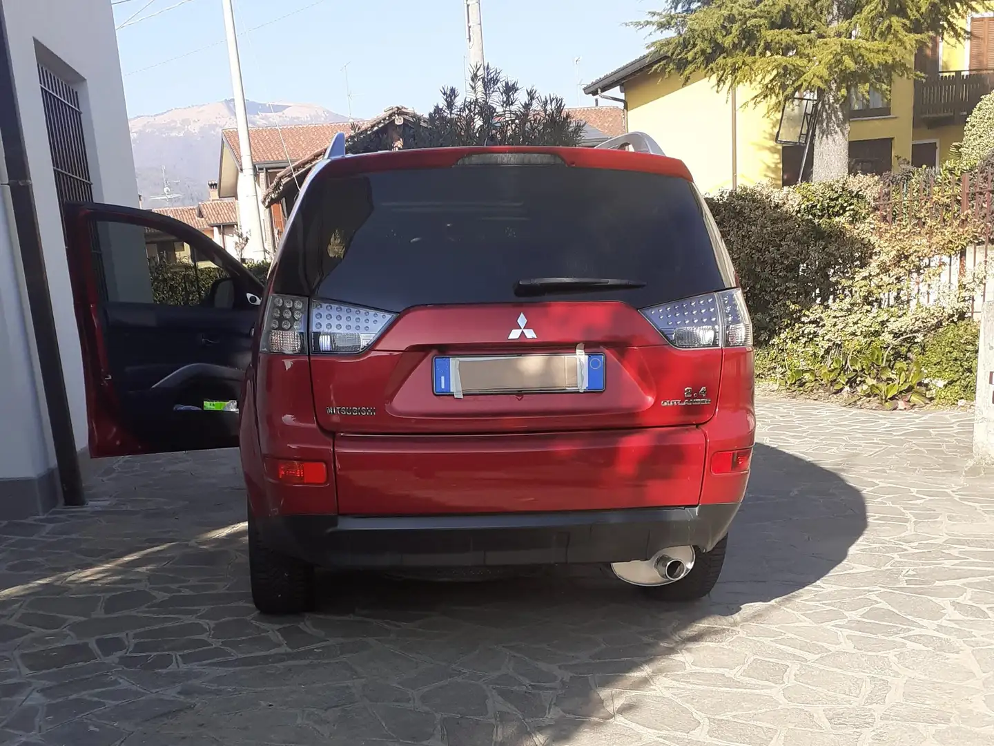 Mitsubishi Outlander SUV Rosso - 2