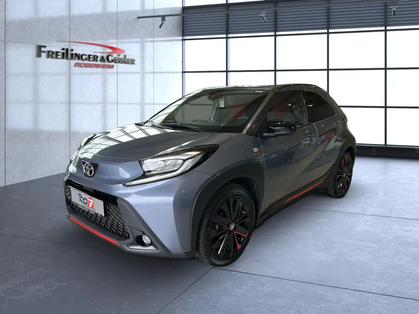 Toyota Aygo Undercover Bluetooth Navi LED Klima Grau - 2