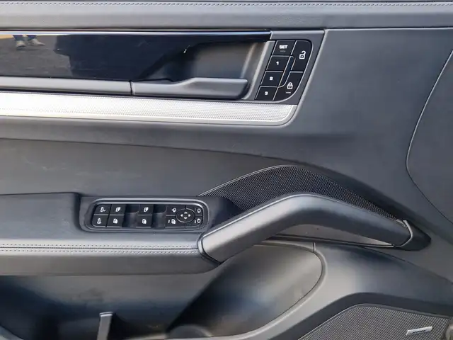 Porsche Cayenne view 14