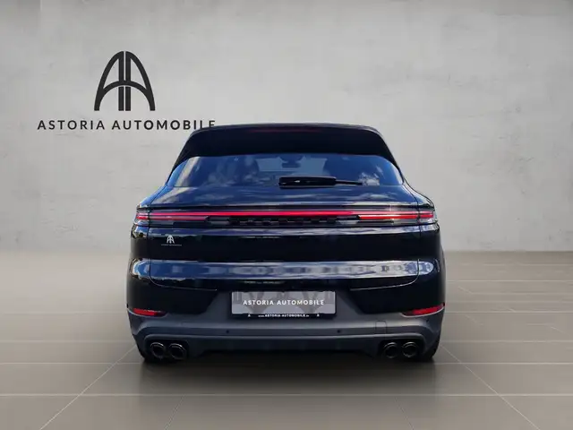 Porsche Cayenne view 3