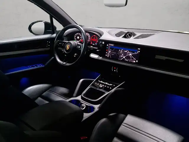Porsche Cayenne view 10