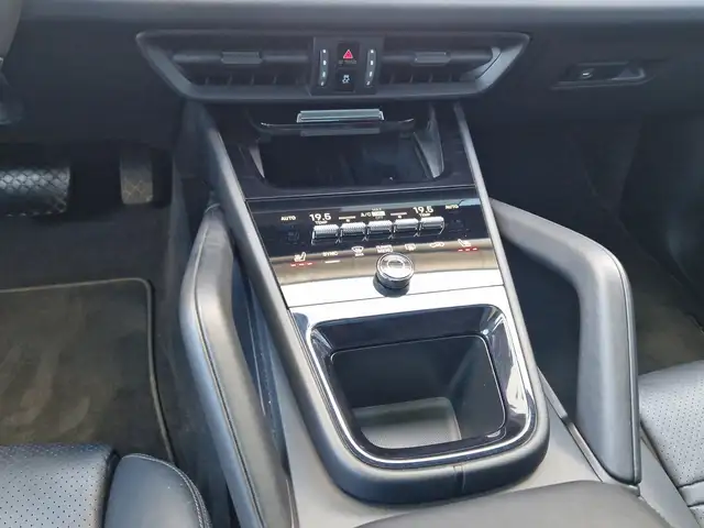 Porsche Cayenne view 12