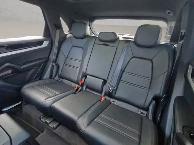 Porsche Cayenne view 15