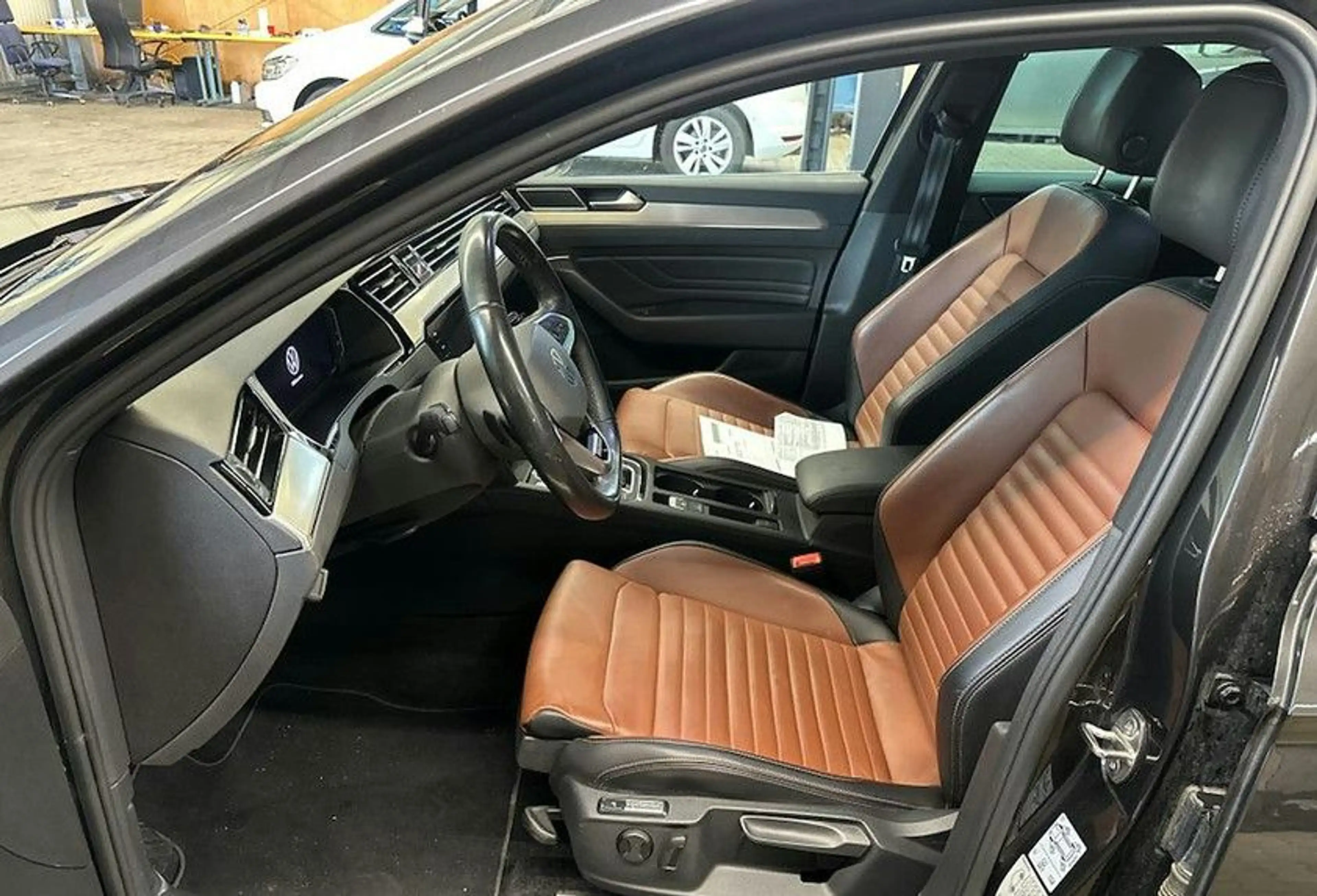 Volkswagen Passat Variant 2,0 TDI ACC AHK DSC LEDER — photo 7