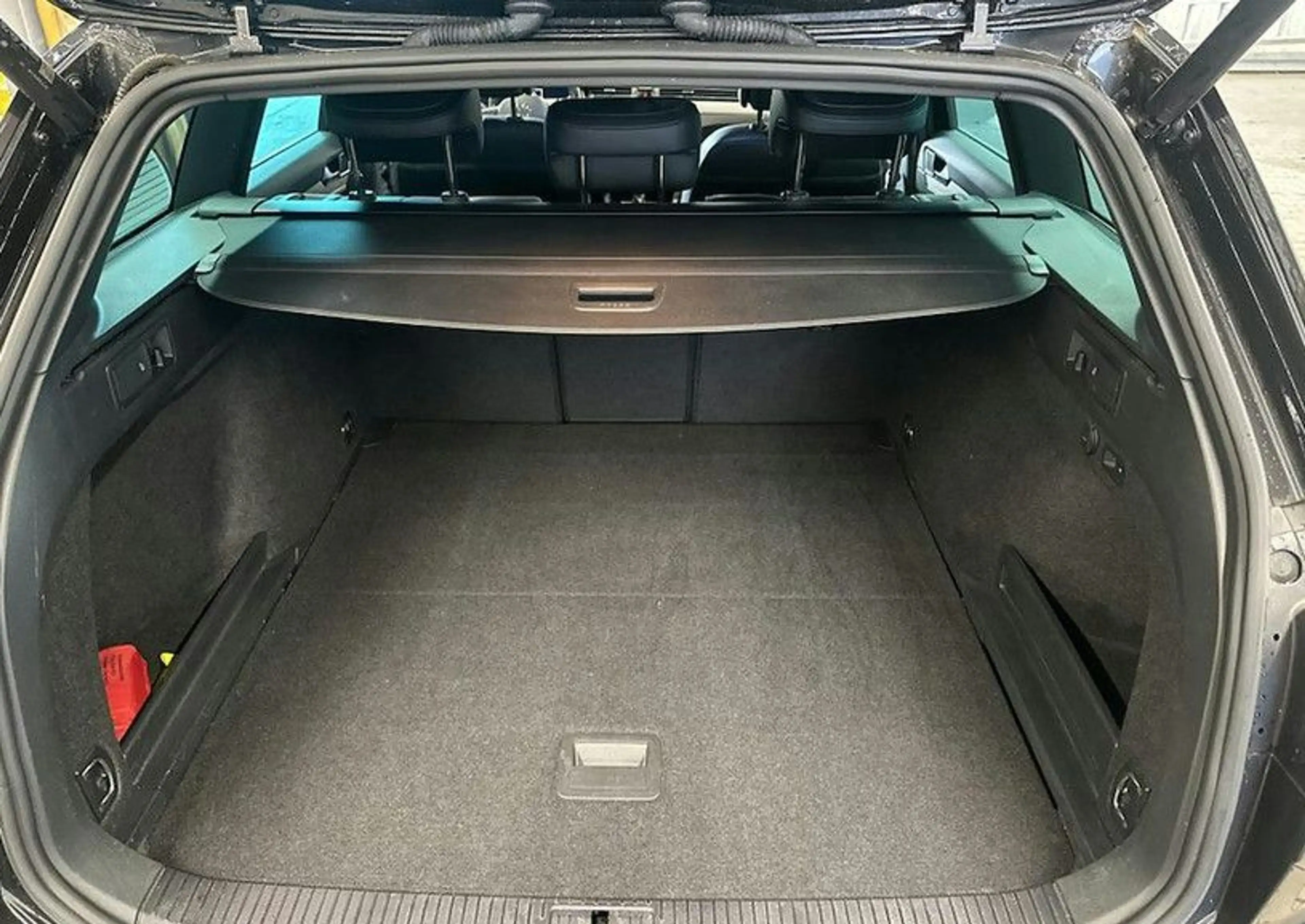 Volkswagen Passat Variant 2,0 TDI ACC AHK DSC LEDER — photo 9
