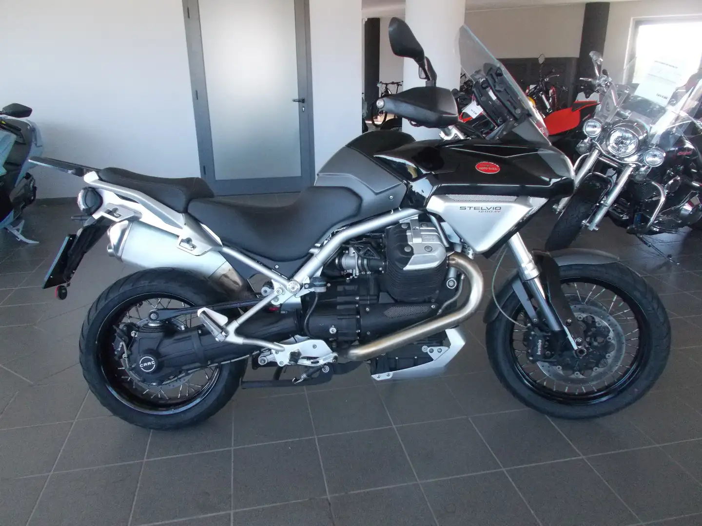 Moto Guzzi Stelvio 1200 4v Negro - 2