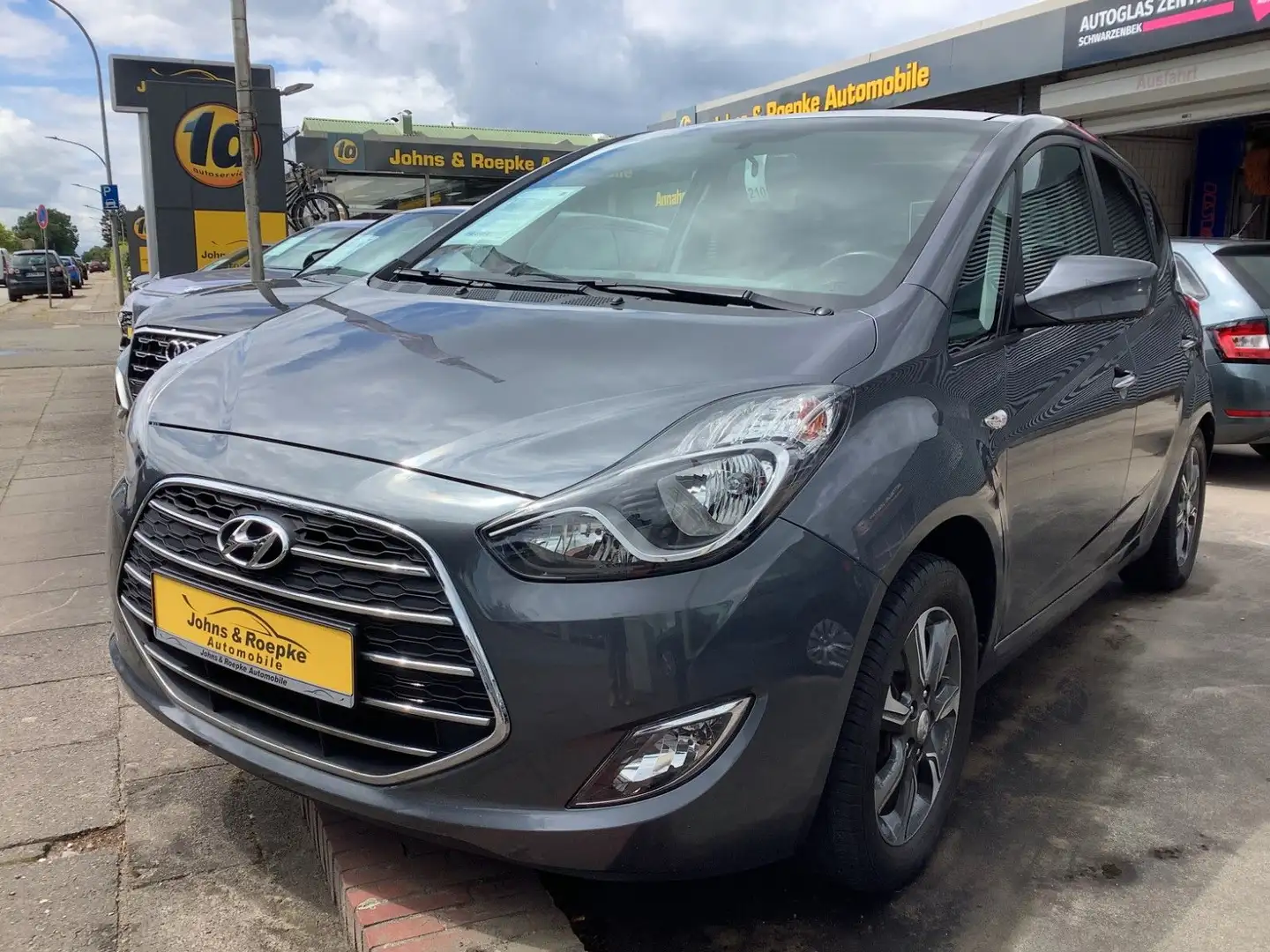 Hyundai iX20 1.6 Automatik / PANO/SD / NAVI / Szary - 1