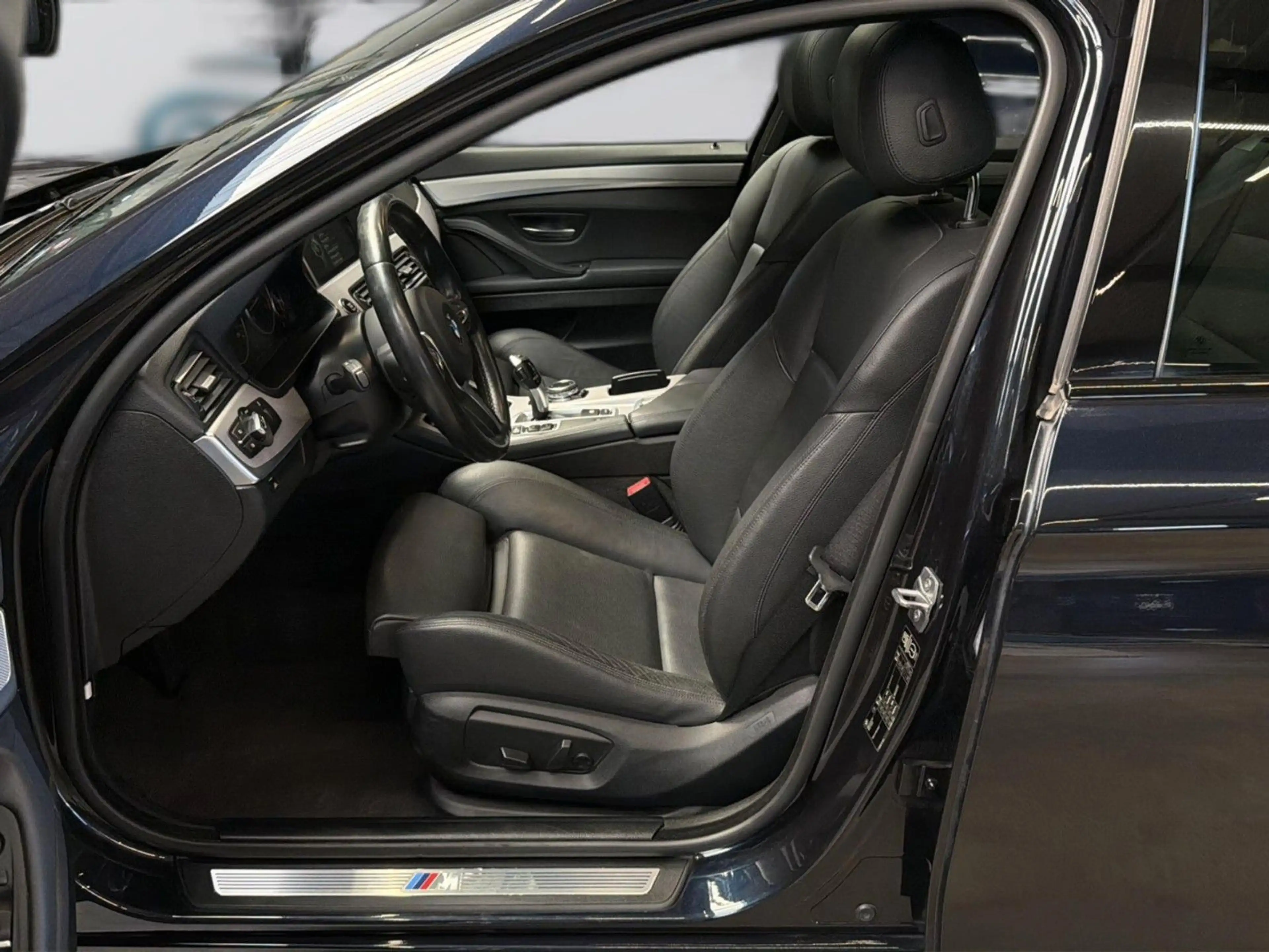 BMW 535 d Touring Heck "M-Sport" Pano H&K ACC Leder — photo 7