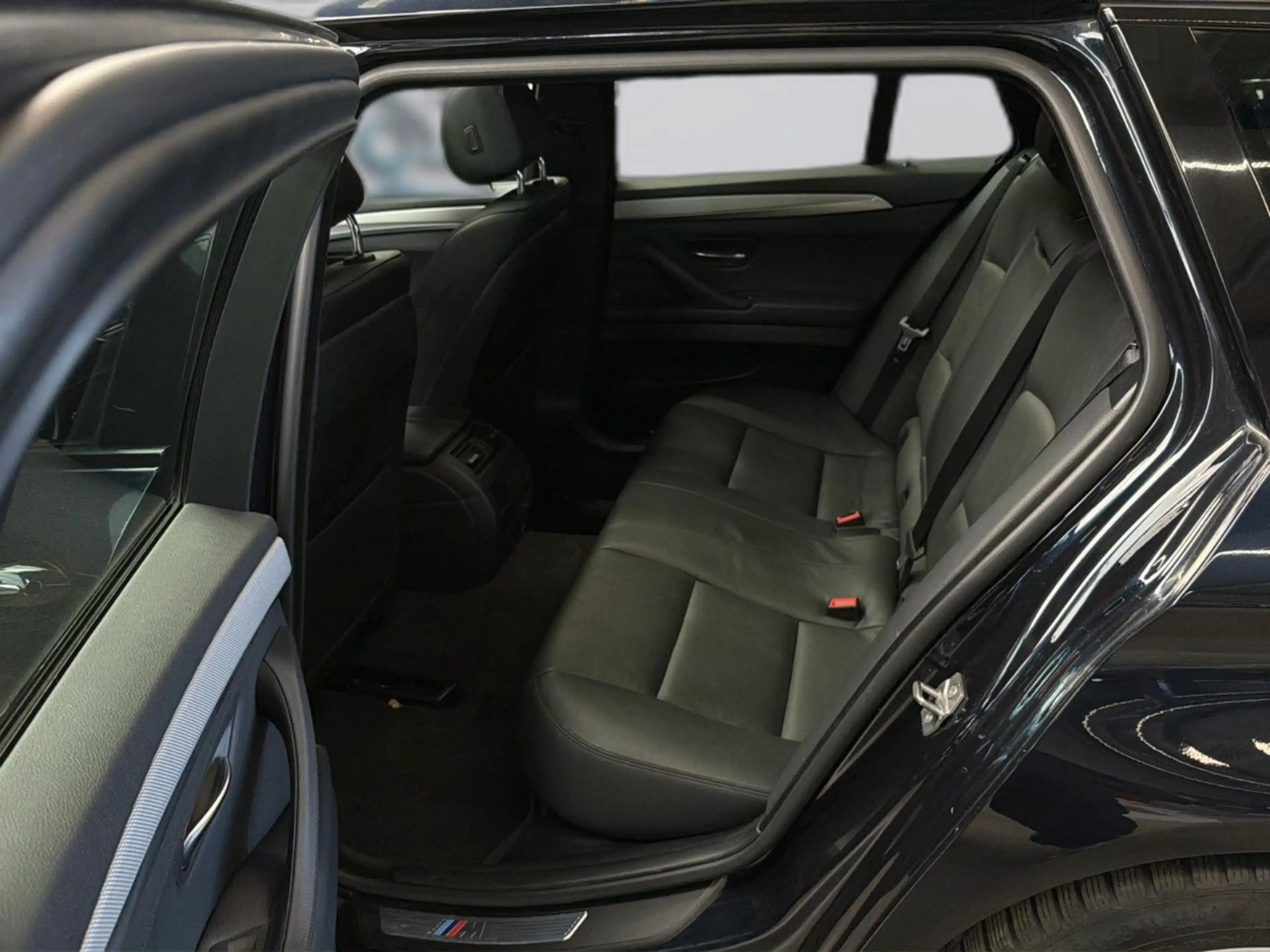 BMW 535 d Touring Heck "M-Sport" Pano H&K ACC Leder — photo 9