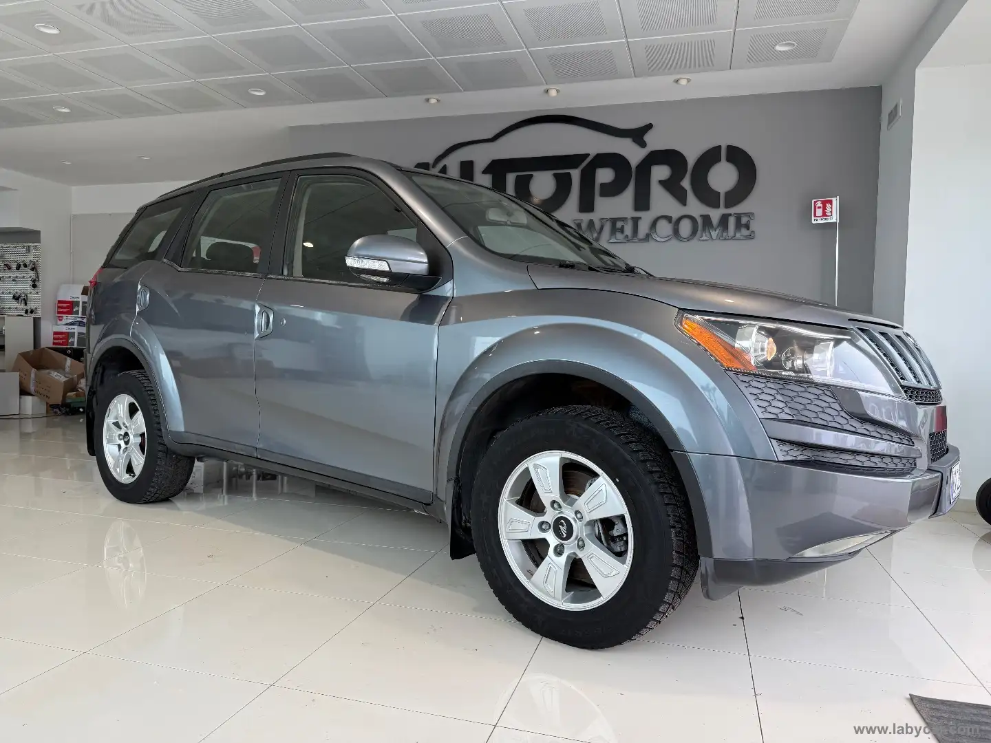Mahindra XUV500 2.2 16V AWD W8 7 POSTI Grigio - 2