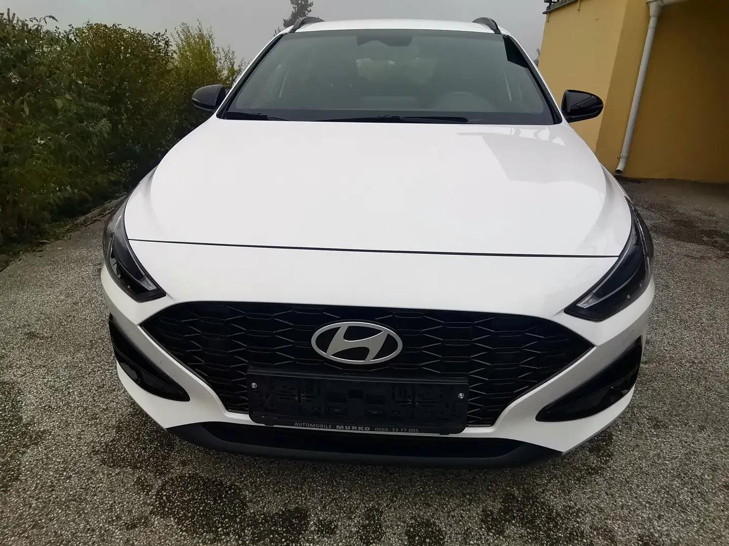 Hyundai i30 Kombi 1,0 TGDI Go! Plus Automatic Weiß - 2