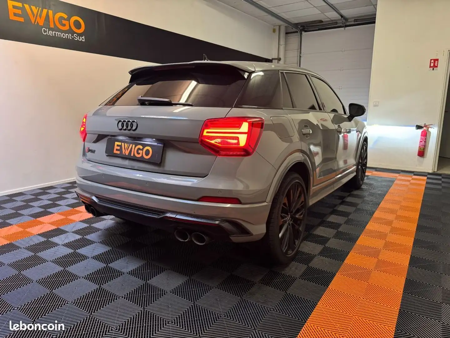 Audi SQ2 2.0 tfsi 300 sport attitude quattro s-tronic bva Grau - 2