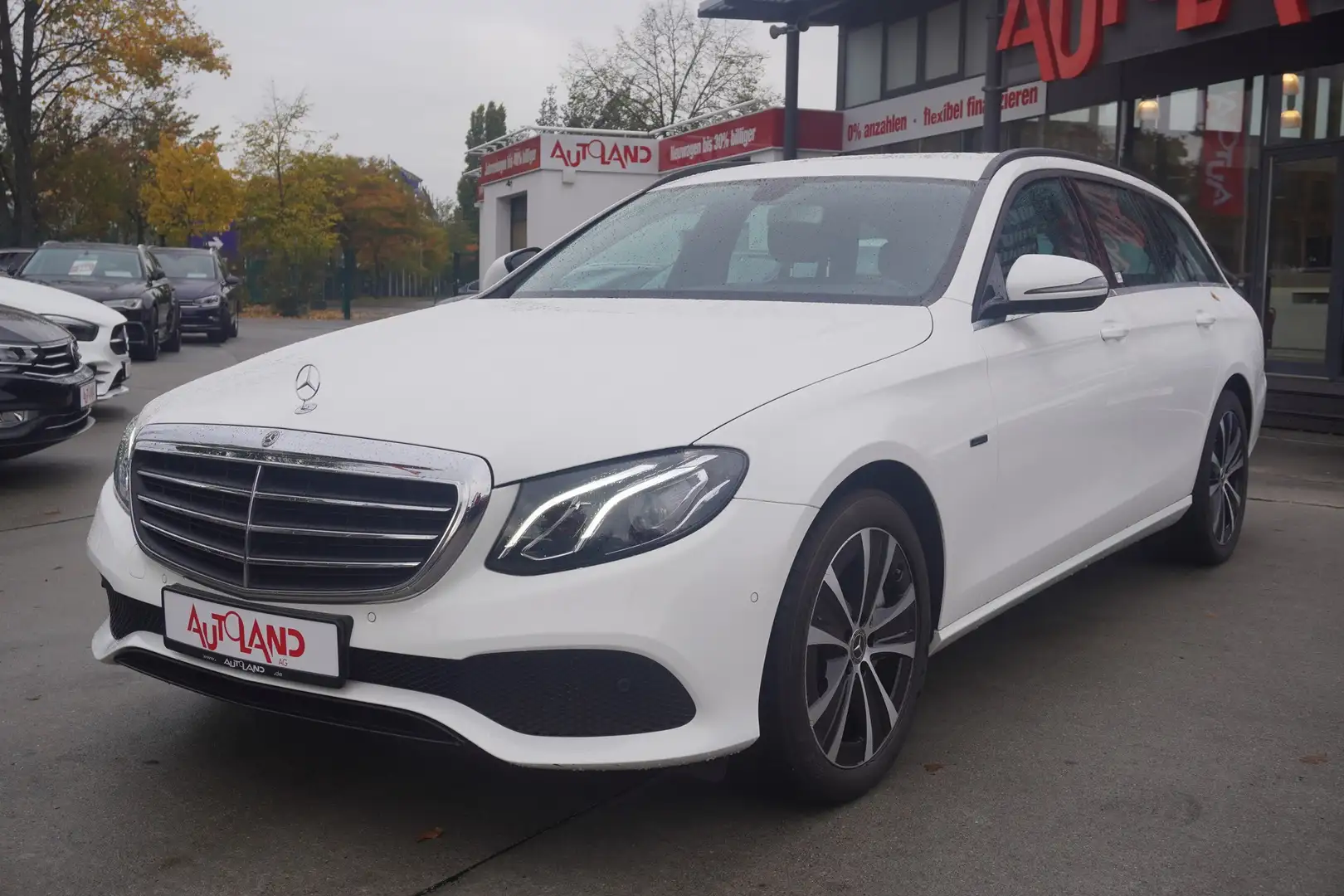 Mercedes-Benz E 300 E300 T de Avantgarde LED Navi Sitzheizung Kamera Weiß - 2