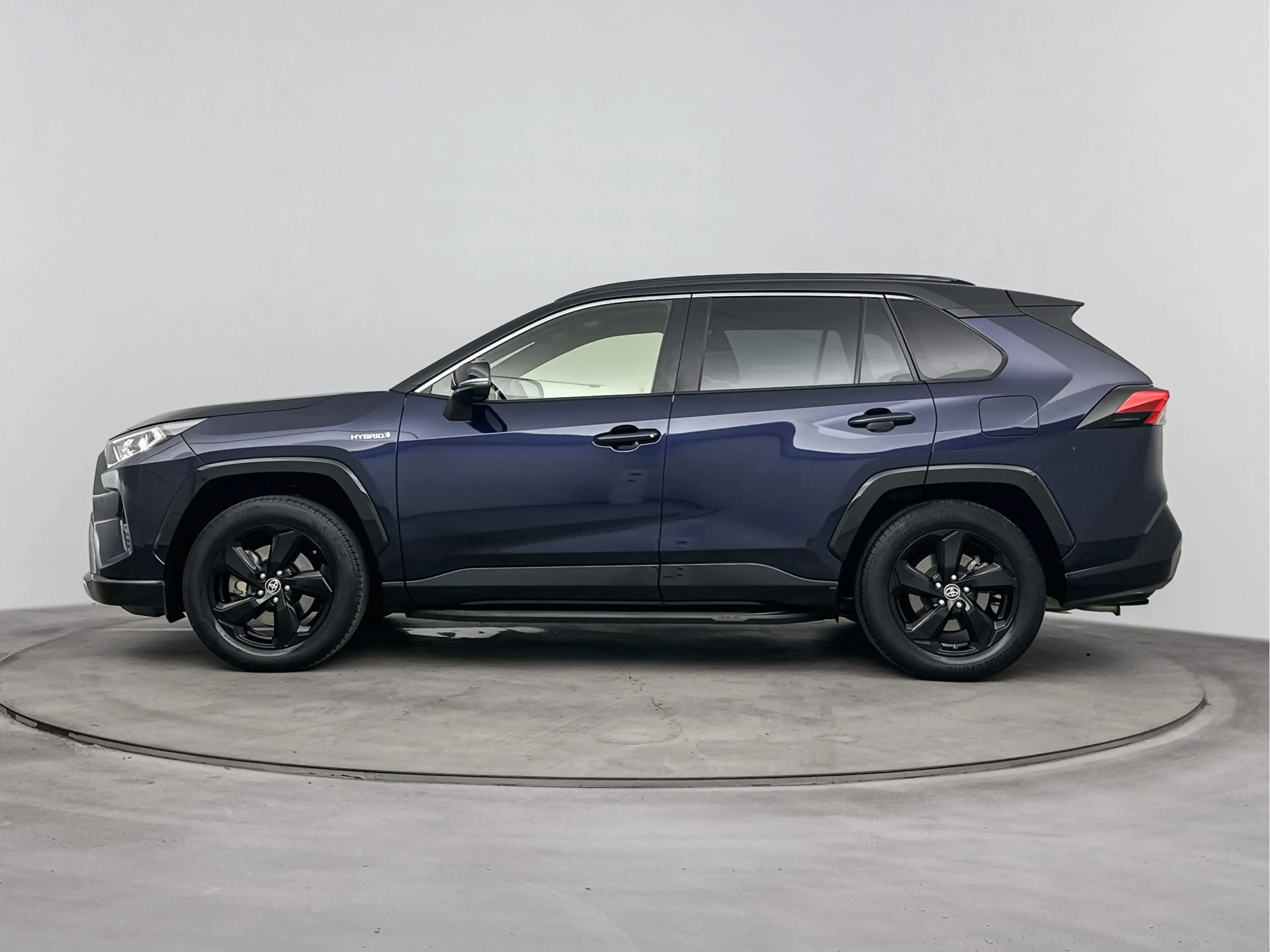 Toyota RAV 4 2.5 Hybrid AWD Bi-Tone Innovation Pack | Dealer On — photo 3