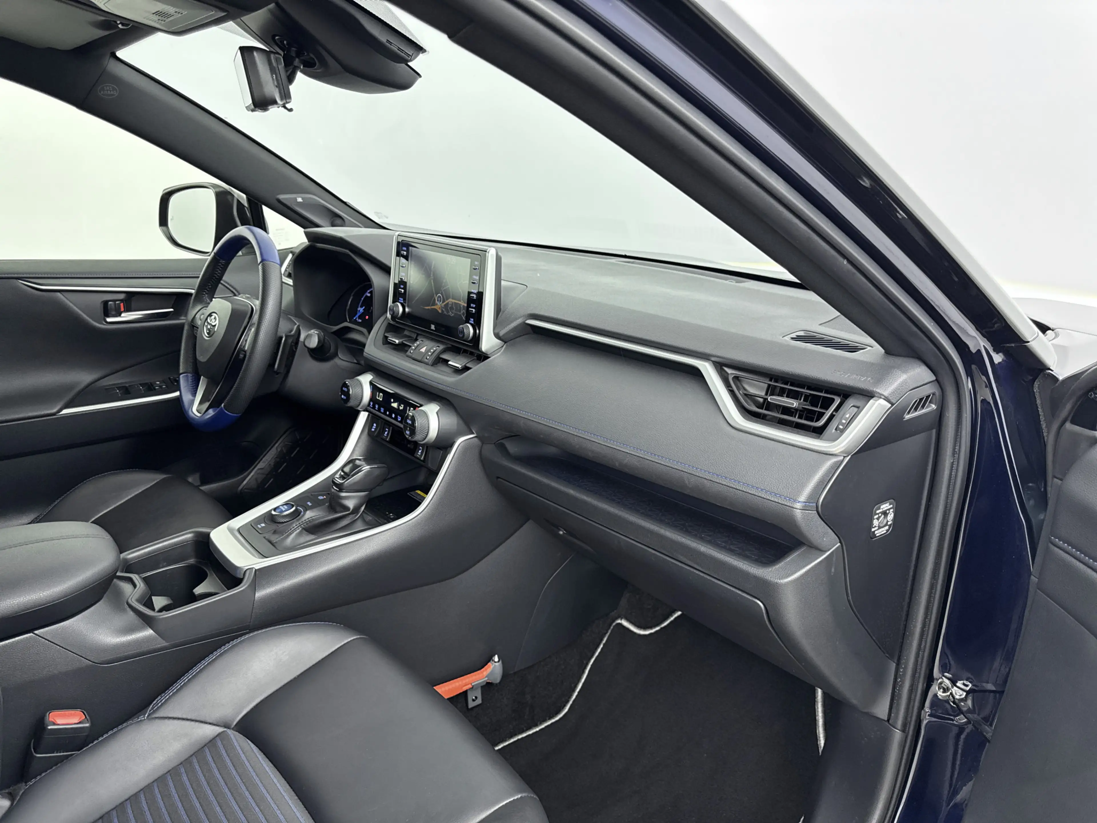 Toyota RAV 4 2.5 Hybrid AWD Bi-Tone Innovation Pack | Dealer On — photo 6