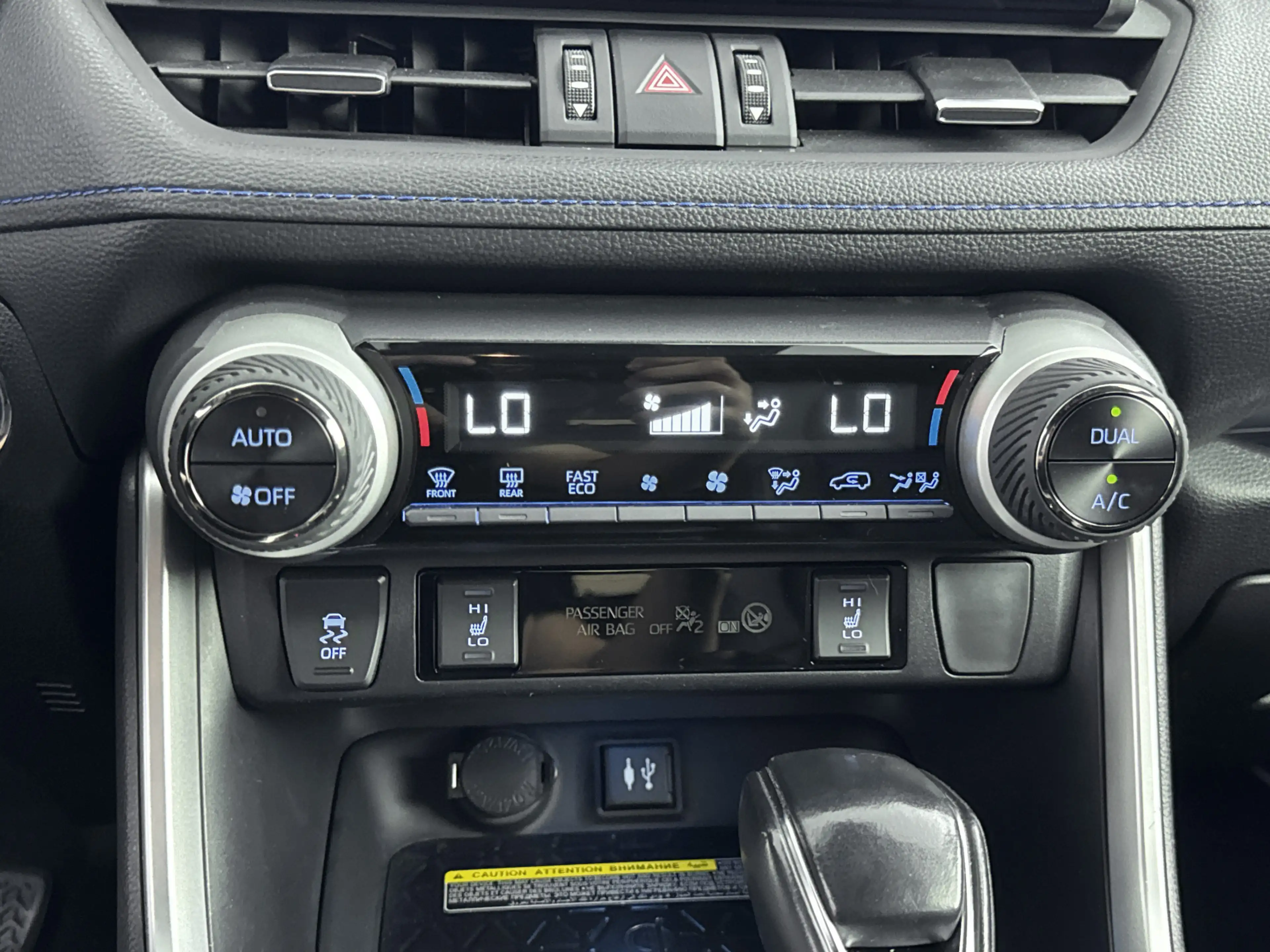 Toyota RAV 4 2.5 Hybrid AWD Bi-Tone Innovation Pack | Dealer On — photo 11