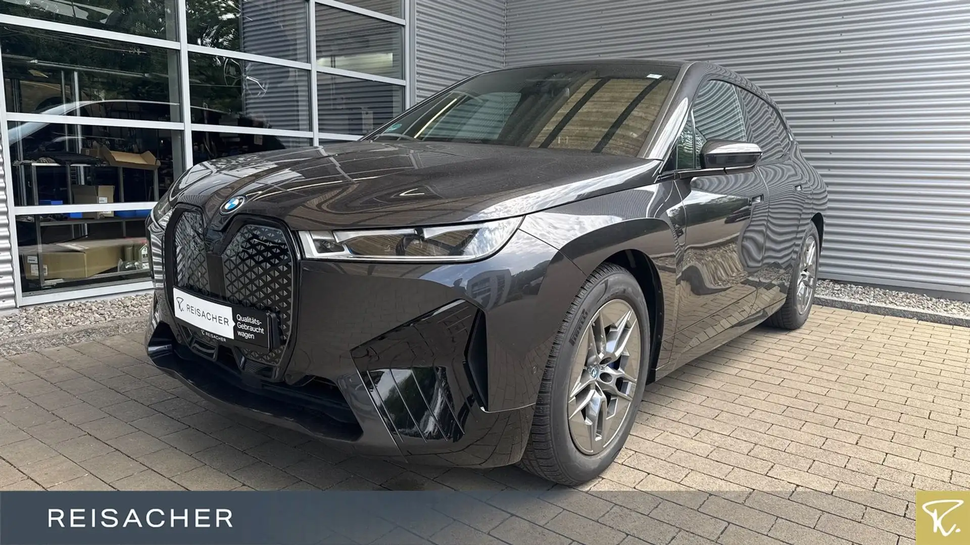 BMW iX xDrive50 Sportpaket Navi AHK Laser ACC 360° Grau - 1