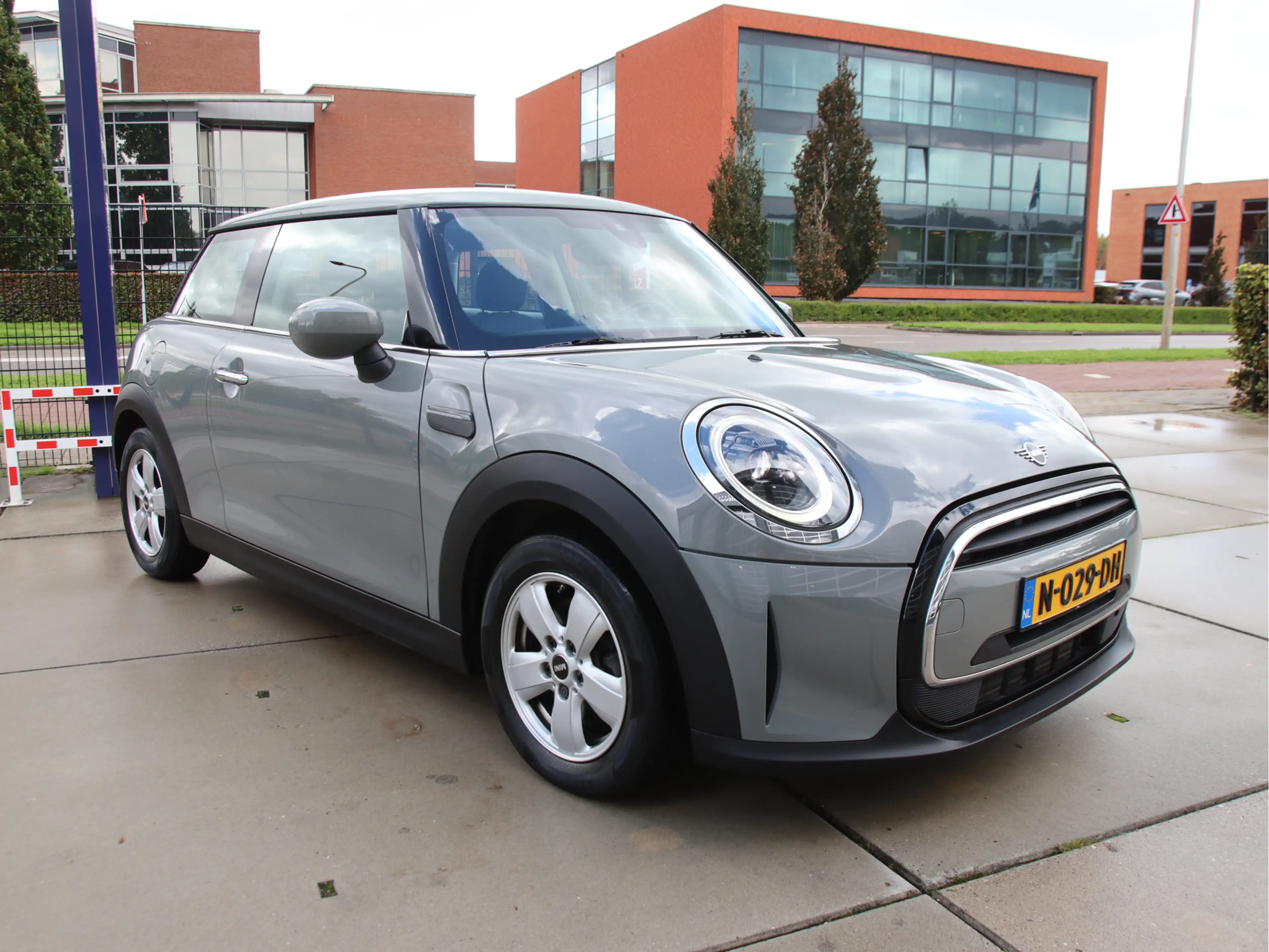 MINI One 3-Deurs 1.5 Essential Stoelvw, Camera, Carplay, Ma — photo 3