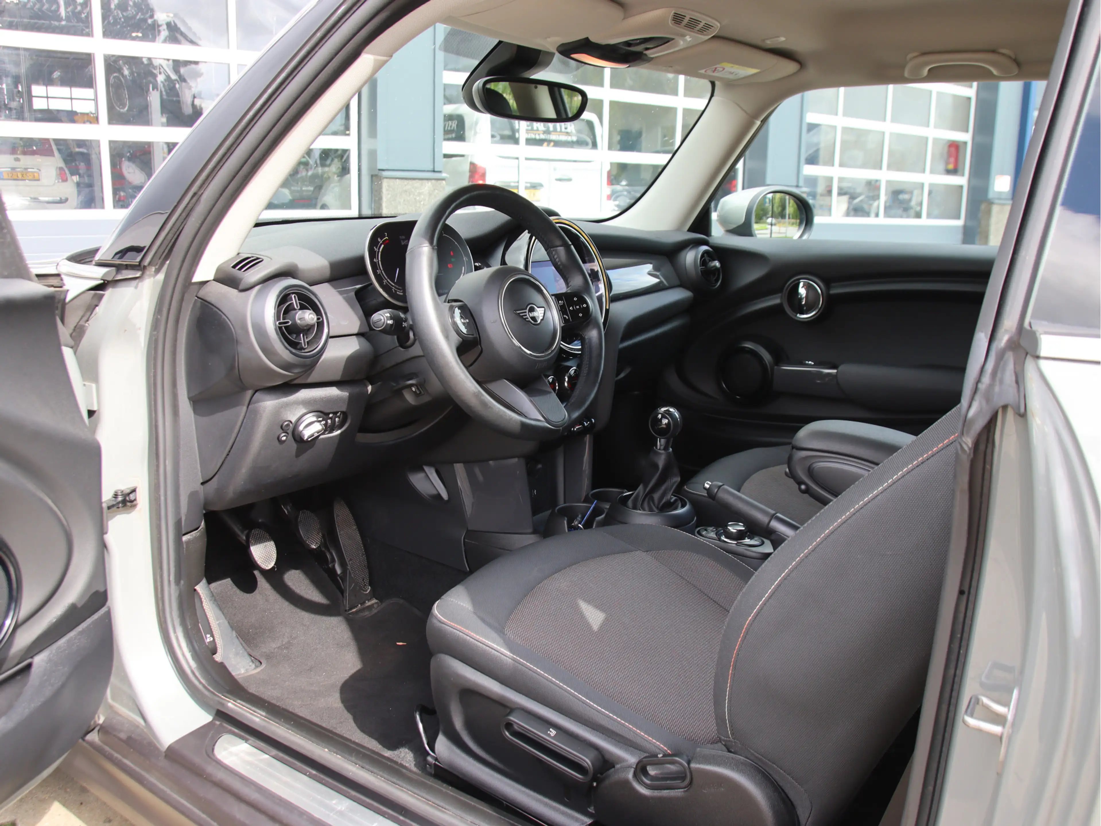 MINI One 3-Deurs 1.5 Essential Stoelvw, Camera, Carplay, Ma — photo 8