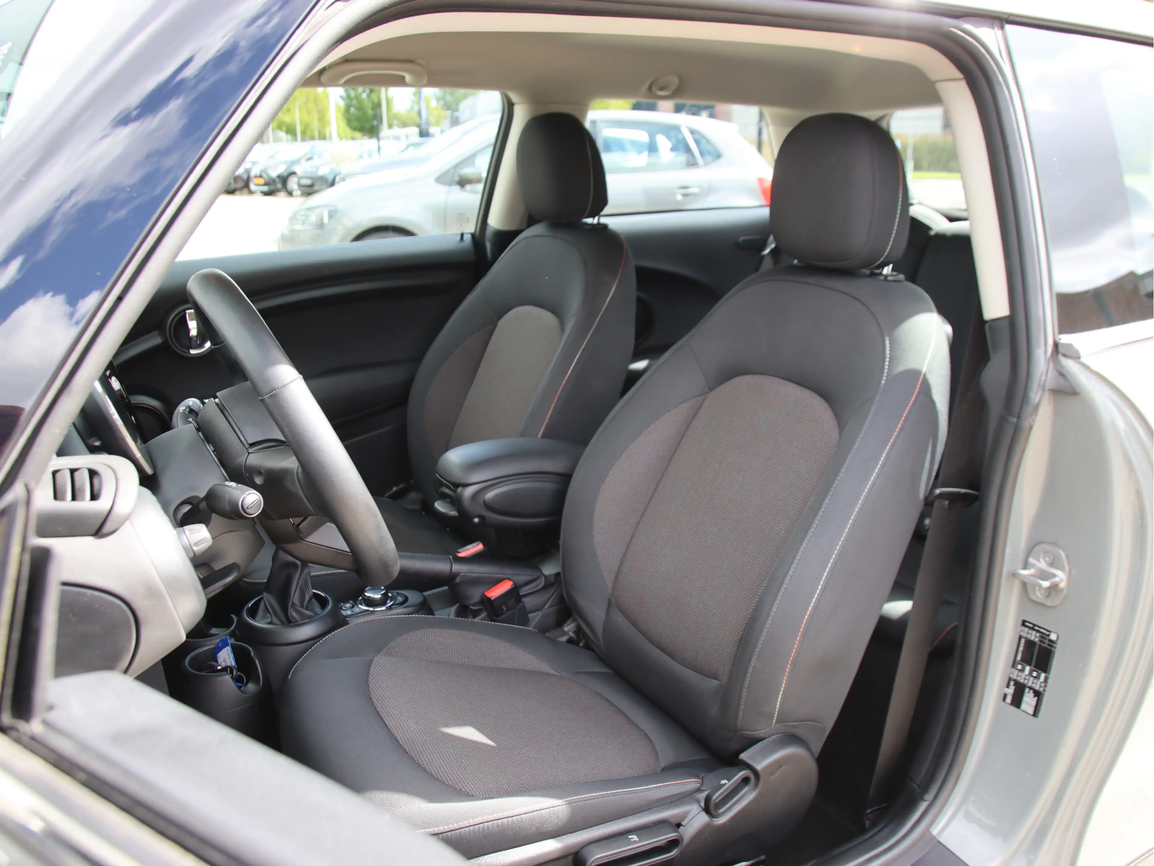 MINI One 3-Deurs 1.5 Essential Stoelvw, Camera, Carplay, Ma — photo 9