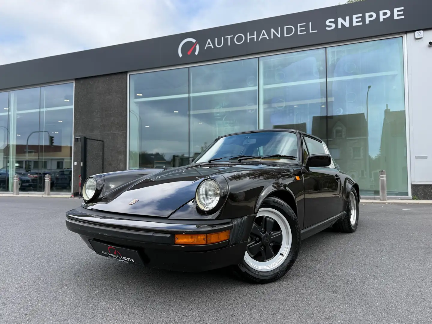 Porsche 911 SC Targa 3.0 Braun - 1