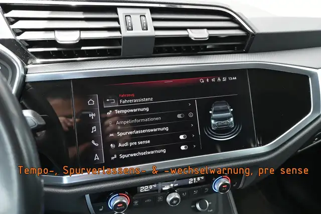 Audi Q3 view 23