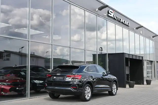 Audi Q3 view 5