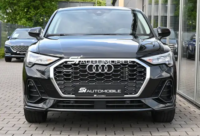 Audi Q3 view 8