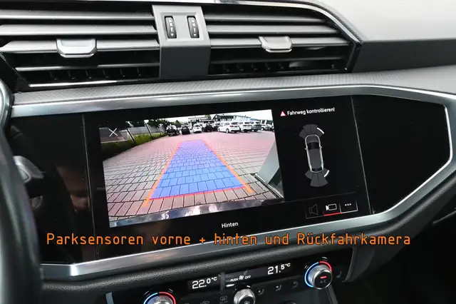 Audi Q3 view 21
