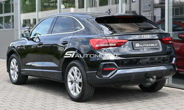 Audi Q3 view 3