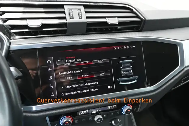 Audi Q3 view 22