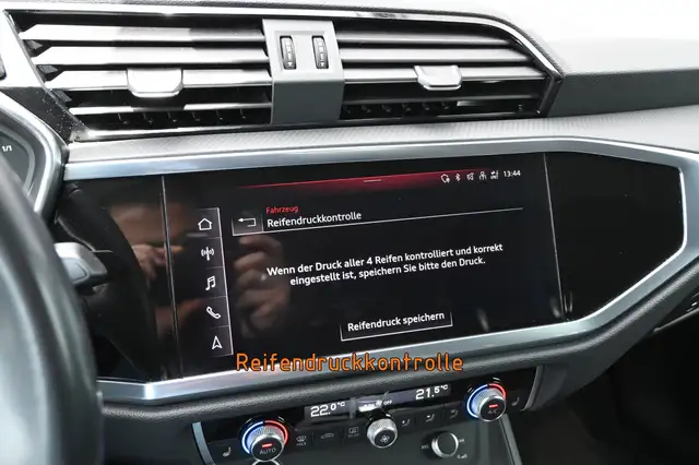 Audi Q3 view 26