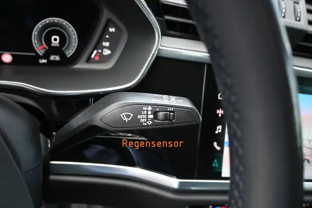 Audi Q3 view 18