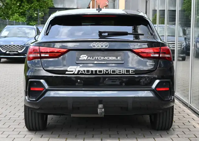 Audi Q3 view 4