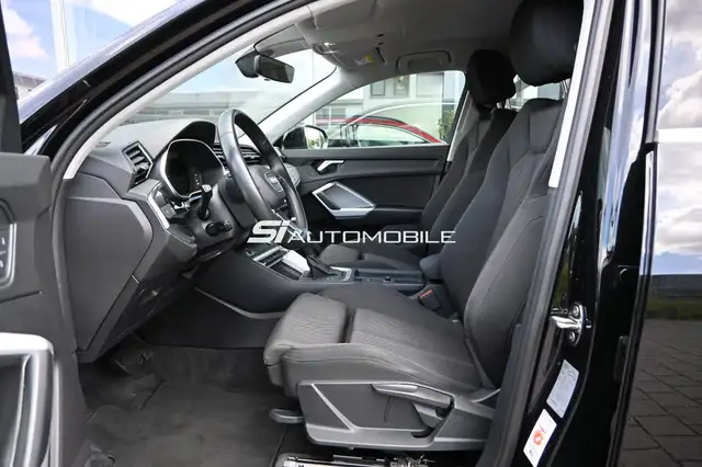 Audi Q3 view 10