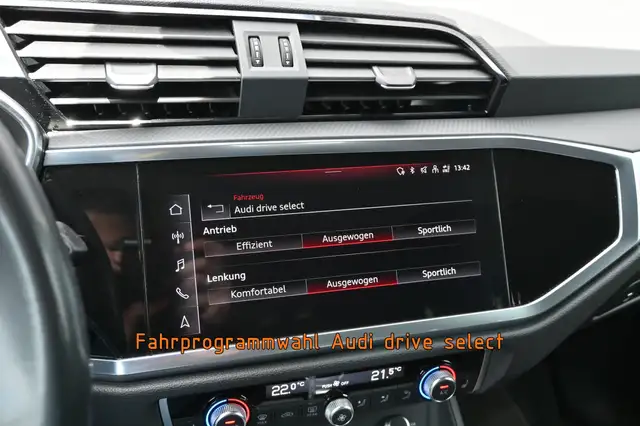 Audi Q3 view 24
