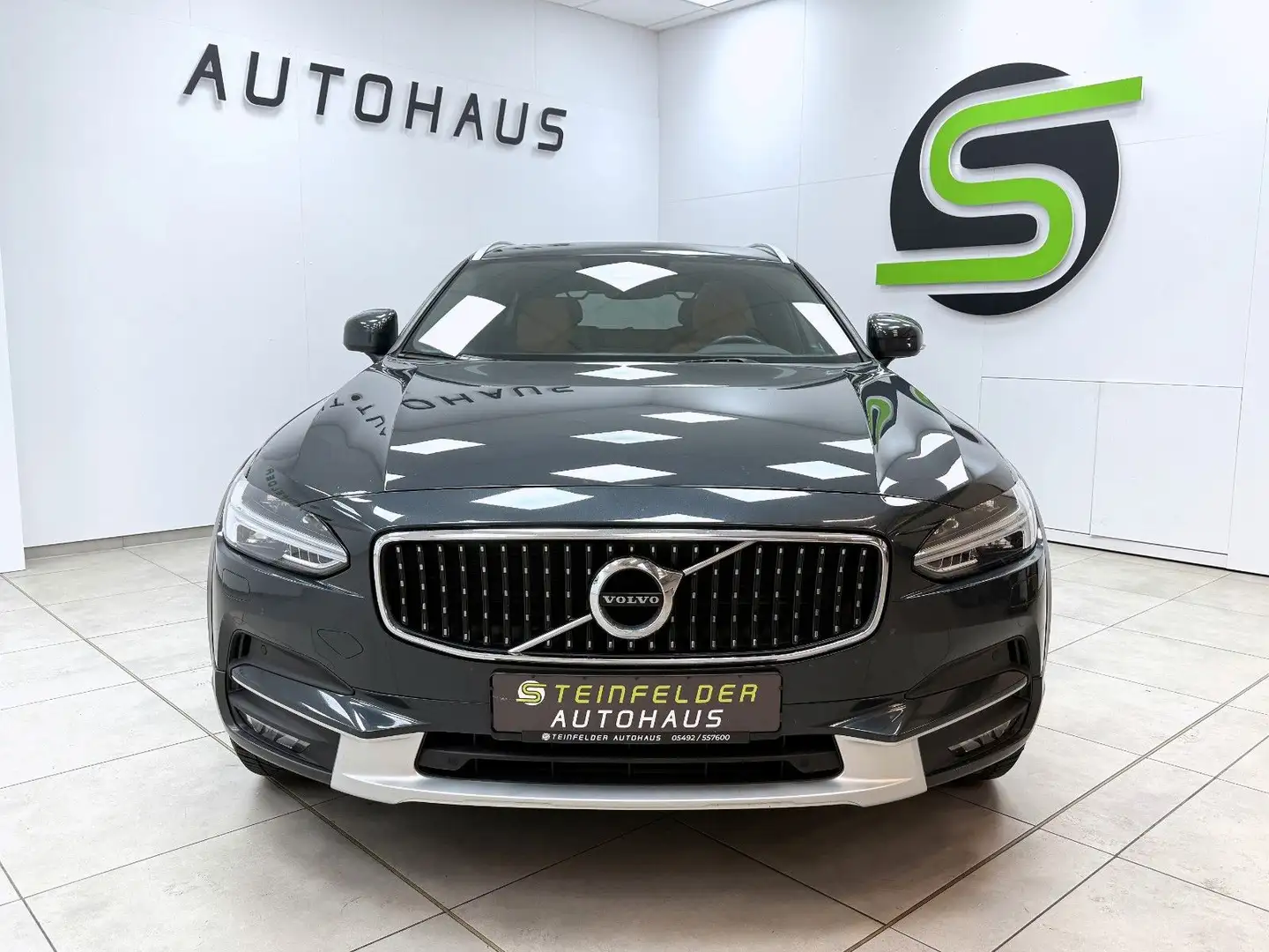 Volvo V90 Cross Country V90 D4 Cross Country Pro AWD / PANORAMA / AHK Gris - 2