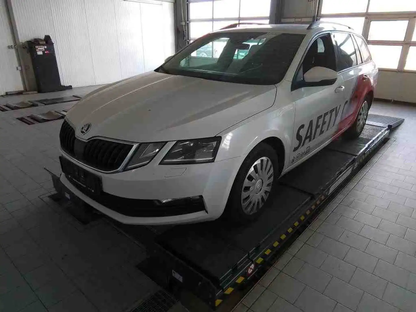 Skoda Octavia Combi TOUR 2.0TDI DSG*LED*PANORAMA*AHK Blau - 1