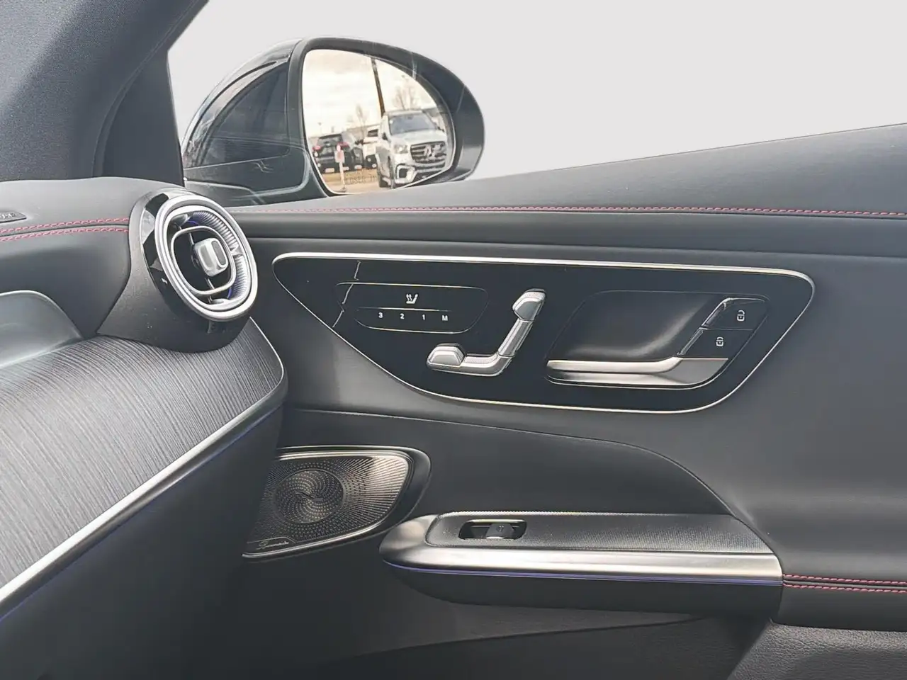 Mercedes-Benz GLC снимка Mercedes-Benz GLC