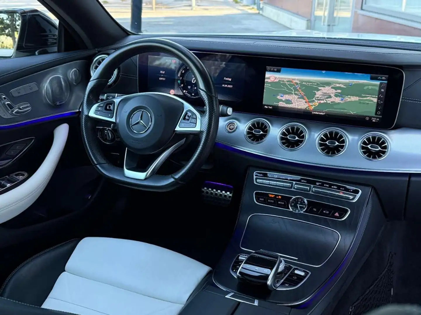 Mercedes-Benz E 300 // AMG-Line // Pano // Burmester Weiß - 2