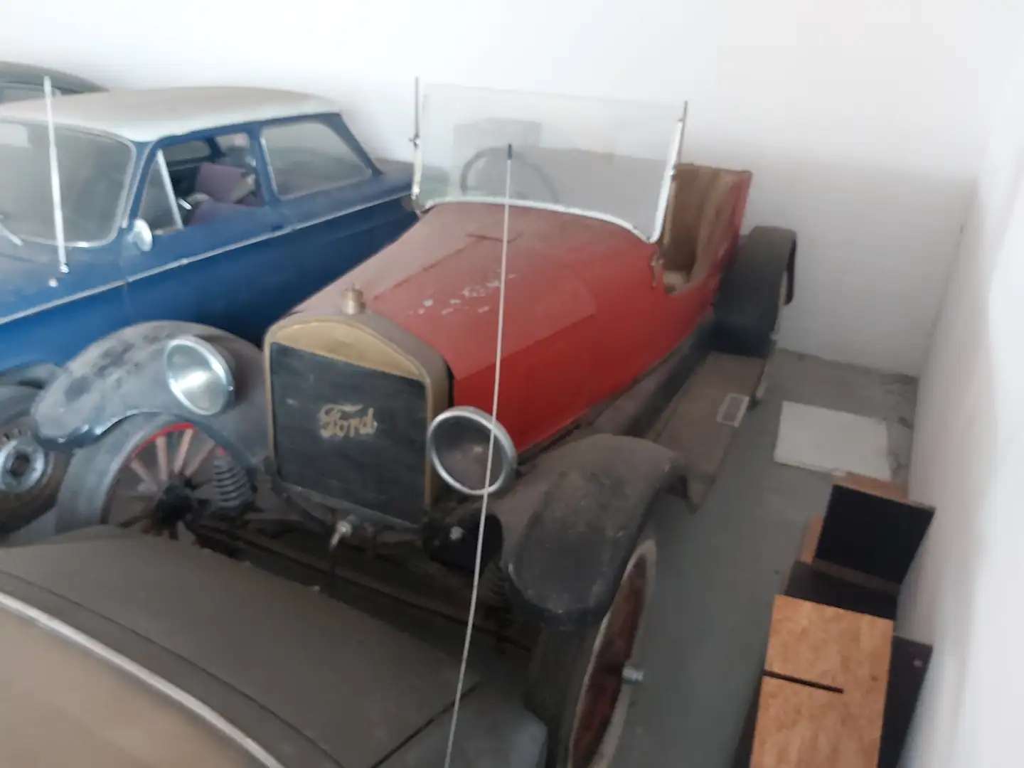 Ford TIN Lizy Uraltfahrzeug 4X Ford Red - 1